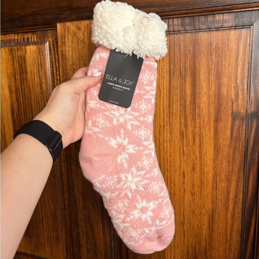 NWT Ella & Joy Pink Snowflake Slipper Socks